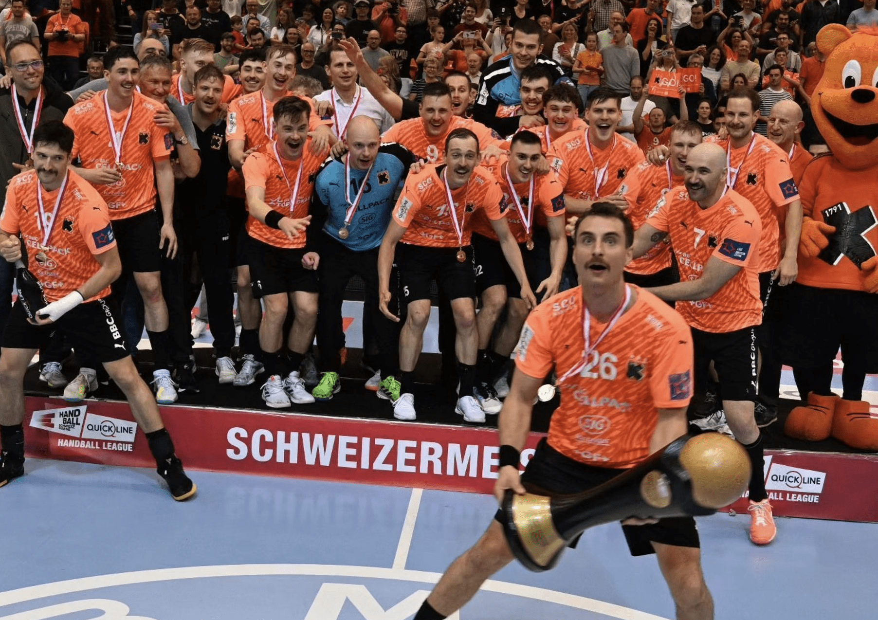 Lukas Herburger feiert einen Titel in der Schweiz